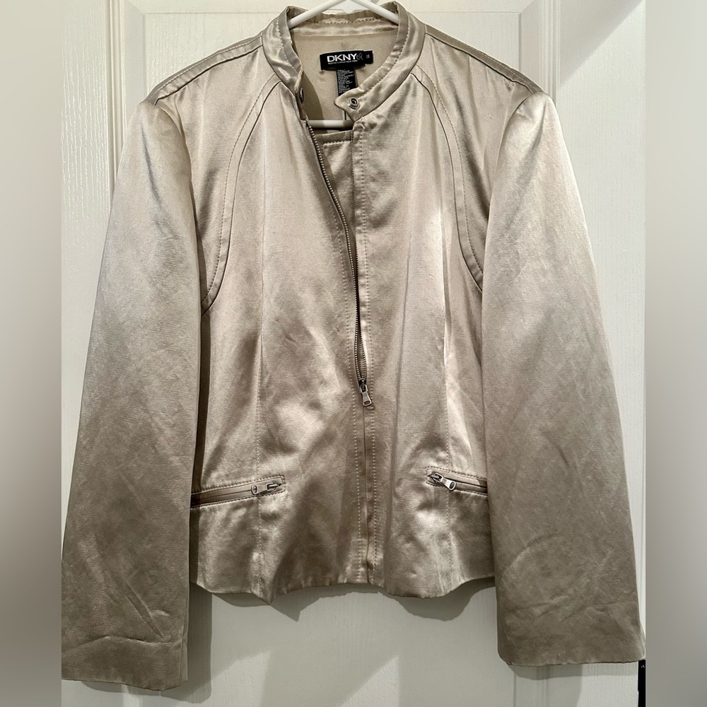 DKNY Cotton Blend Sateen Gold/Pearl Silk Lined Moto Jacket Snap Neck Front Zip
